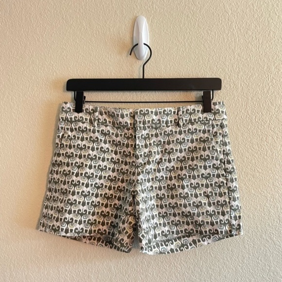 Banana Republic Elephant Print Hampton Chino Shorts in Canopy Green Women's 0 - Picture 2 of 10